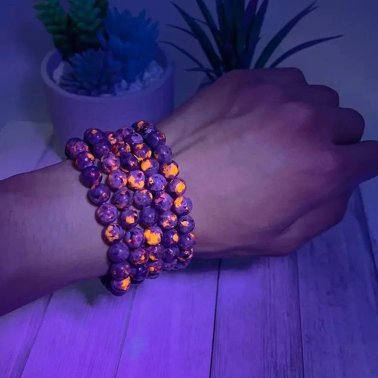 Bracelets de pierres naturelles lumineuses.