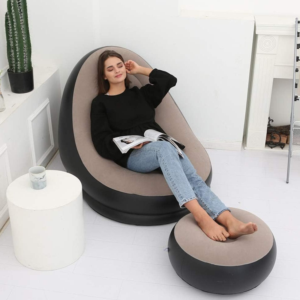 Chaise gonflable super confortable avec repose-pieds.