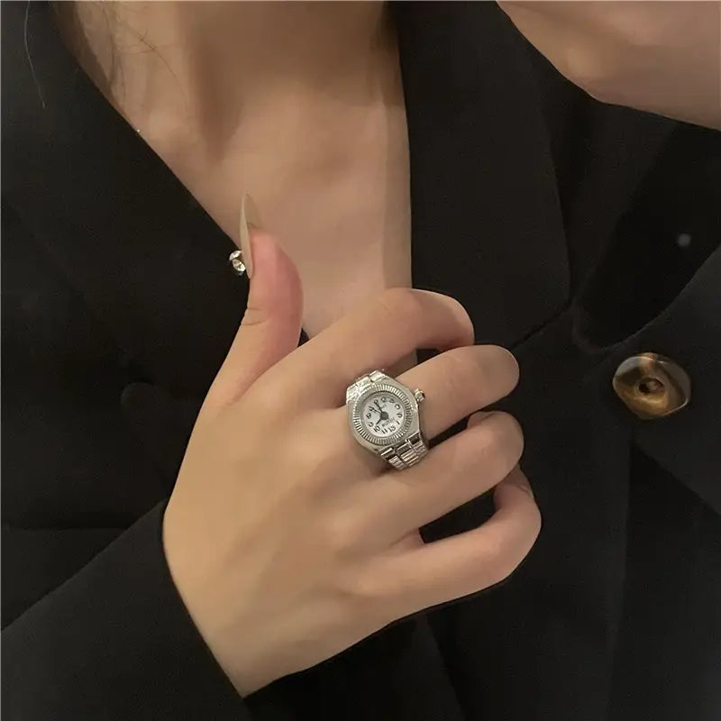 Bague-montre à quartz pour femme et homme.