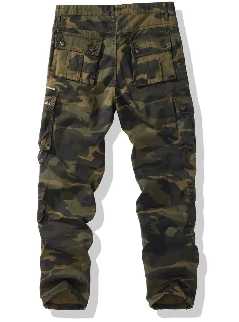 Pantalon cargo militaire camouflage.